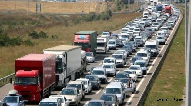 Tatilciler Anadolu Otoyolu'nda 30 kilometrelik araç kuyruğu oluşturdu
