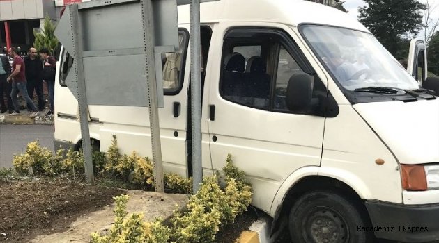 Ünye'de minibüsle otobüs çarpıştı: 1 yaralı