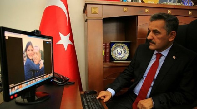 Vali Kaymak, AA'nın "Yılın Fotoğrafları" oylamasına katıldı