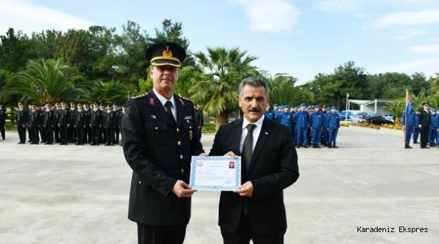 Vali Kaymak, başarılı jandarma personelini ödüllendirdi