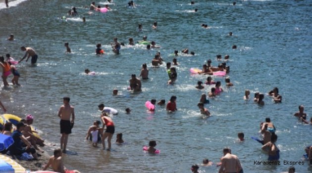 Zonguldak'ta sahillerde bayram tatili yoğunluğu
