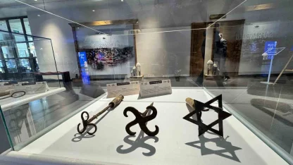 40 yılda biriktirdiği Türk boy damgaları Safranbolu’da sergiledi