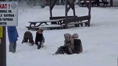 Abant’ta şambrel eğlencesi: Kayak pistine çevirdiler