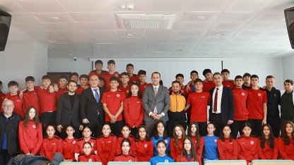 Akçaabat Belediye Başkanı Ekim, İbrahim Erdemoğlu Spor Lisesi öğrencileriyle buluştu