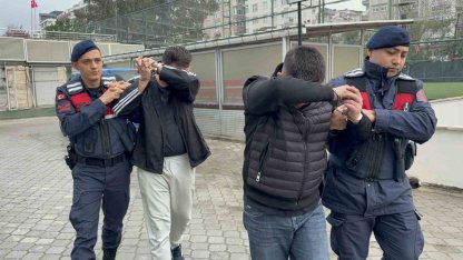 Araçlarında uyuşturucu hap ele geçirilen 2 kişi gözaltına alındı