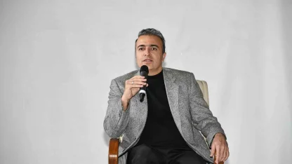 Ardahan Valisi Hayrettin Çiçek, "Kariyer Günleri" etkinliğinde öğrencilerle bir araya geldi