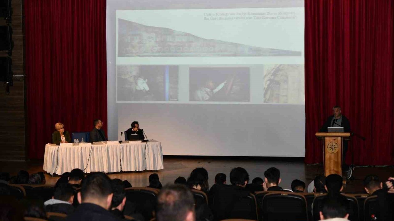 Ardahan’da, ‘Doğu Anadolu’da arkeolojik kazılar, kronolojik süreçler ve kültür politikaları’ paneli