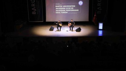 BARÜ’de "Akademik Giysi ve Akademik Performans Ödül Töreni" gerçekleştirildi