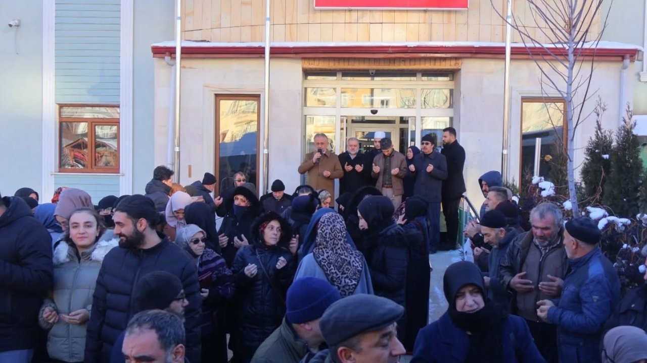 Bayburt’tan umre yolcuları dualarla uğurlandı