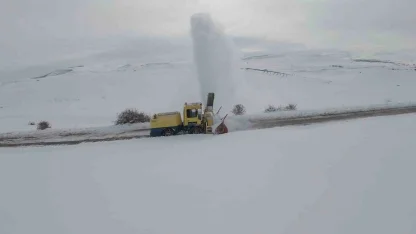 Bayburt’un köy yollarında karla mücadeleye başlandı