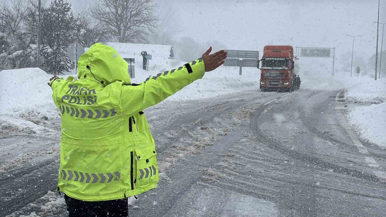 Bolu Dağı geçişi ağır tonajlı araç geçişine geliş-gidiş açıldı