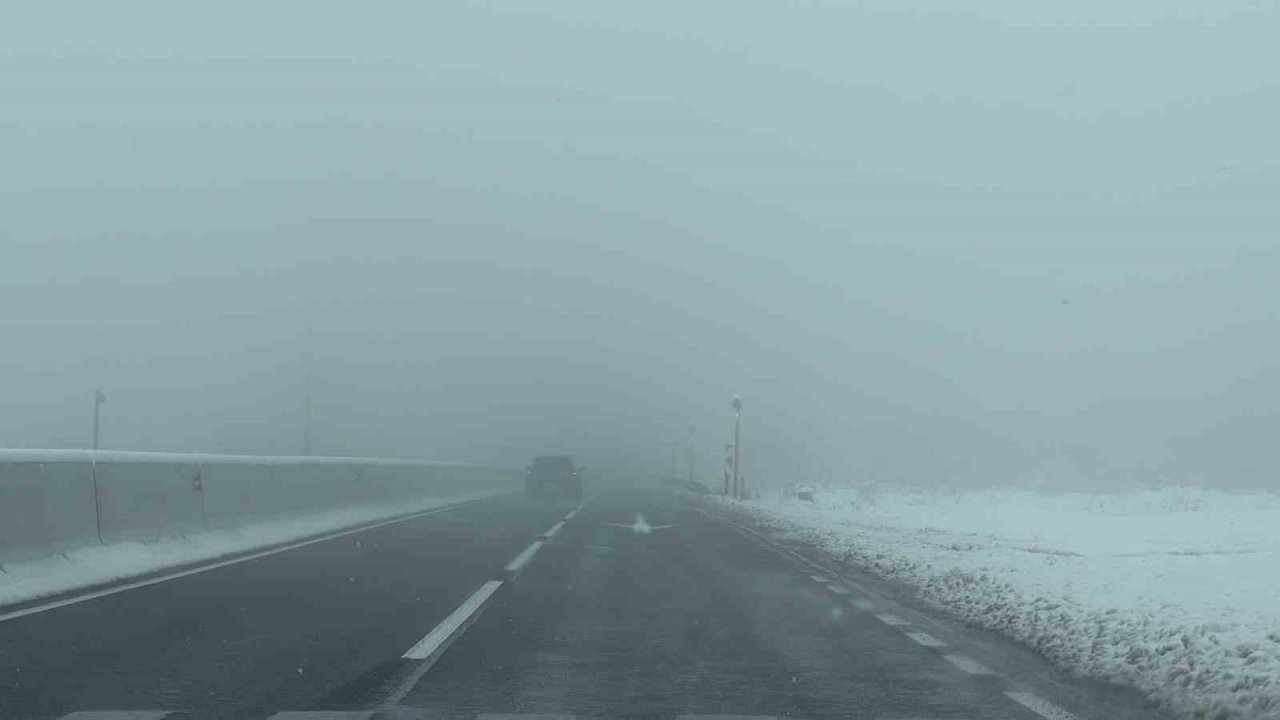 Bolu Dağı’nda kar ve sis etkili oluyor