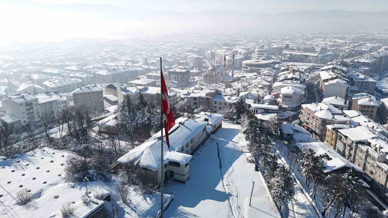 Bolu’da kış güzelliği havadan görüntülendi