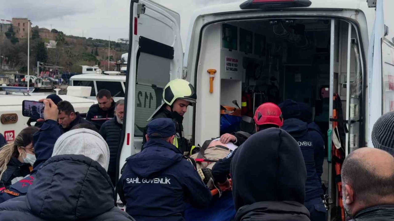 Denizde çırpınan vatandaş sahil güvenlik ekiplerince kurtarıldı