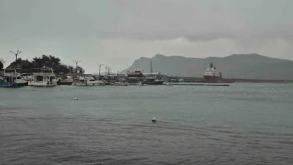 Doğal gaz sondaj çalışmasında görevli gemiler Amasra Limanı’na sığındı