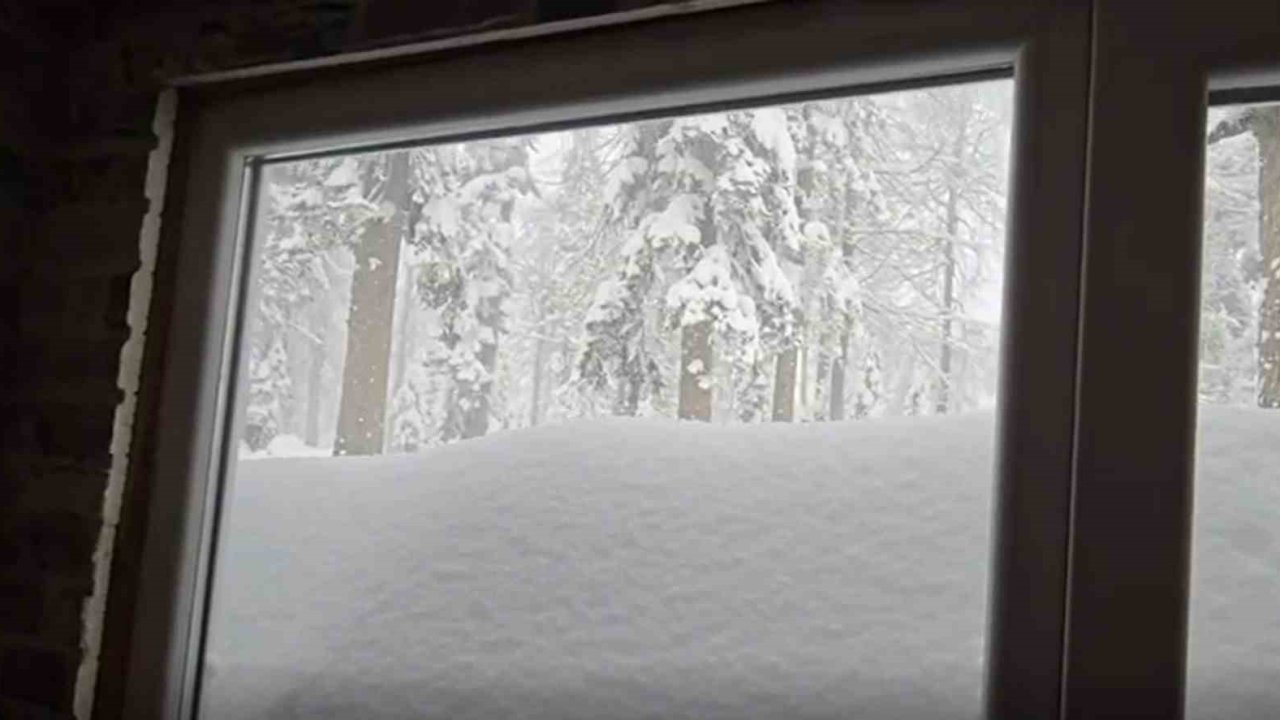 Düzce’nin yüksek kesimlerinde kar kalınlığı 1,5 metreye ulaştı