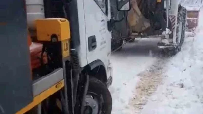 Elektrik arızası için gittikleri köyde mahsur kaldılar