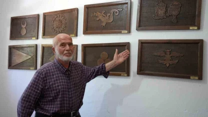 Emekli polis, ahşap hat sanatıyla evini adeta müzeye çevirdi