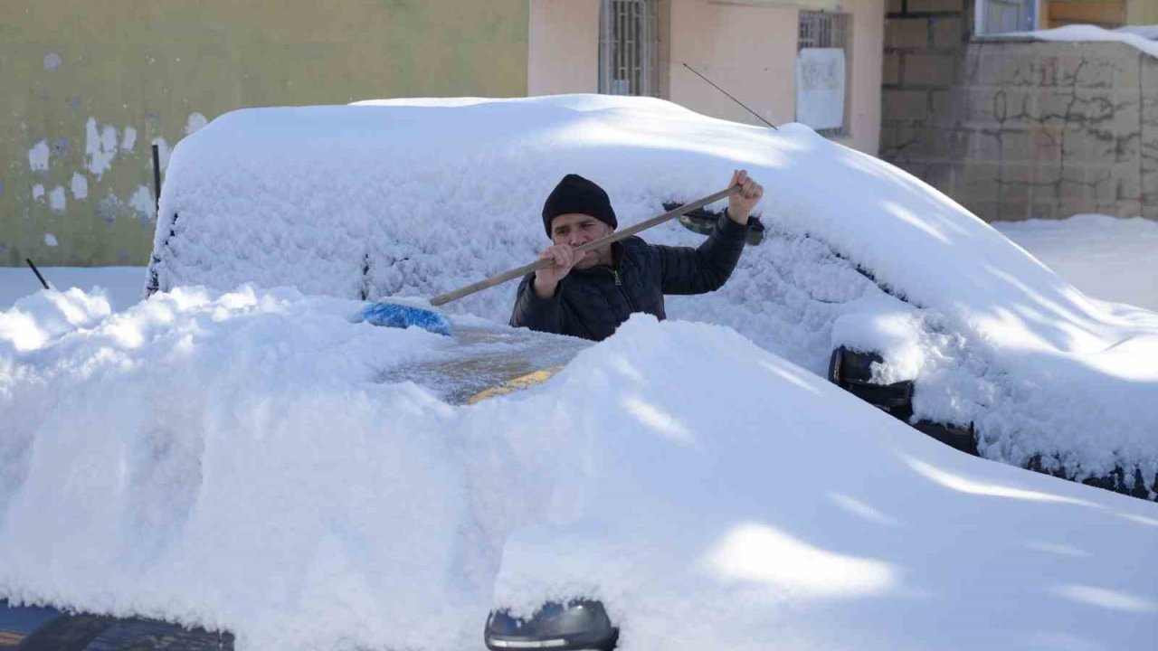 Erzurum beyaz örtüsüne büründü