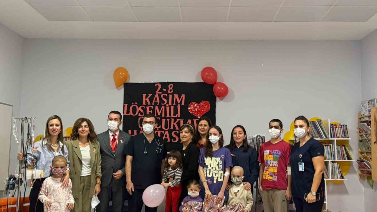 Hastanede tedavi gören çocuklara üniversitelilerden "moral" desteği