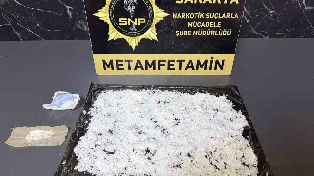 İstanbul’dan Zonguldak’a uyuşturucu sevk eden şahıslar Sakarya’da yakalandı