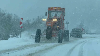 Karabük-Bartın kara yolunda kar nedeniyle tırların geçişine izin verilmiyor
