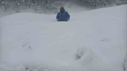 Karabük-Bartın yolunda kar kalınlığı 1,5 metreyi aştı