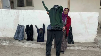 Kars’ta Sibirya soğukları: Dışarıya asılan çamaşırlar dakikalar içinde dondu