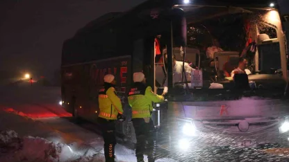 Kastamonu’da yoğun kar yağışı: Ağır tonajlı araçların geçişine izin verilmiyor