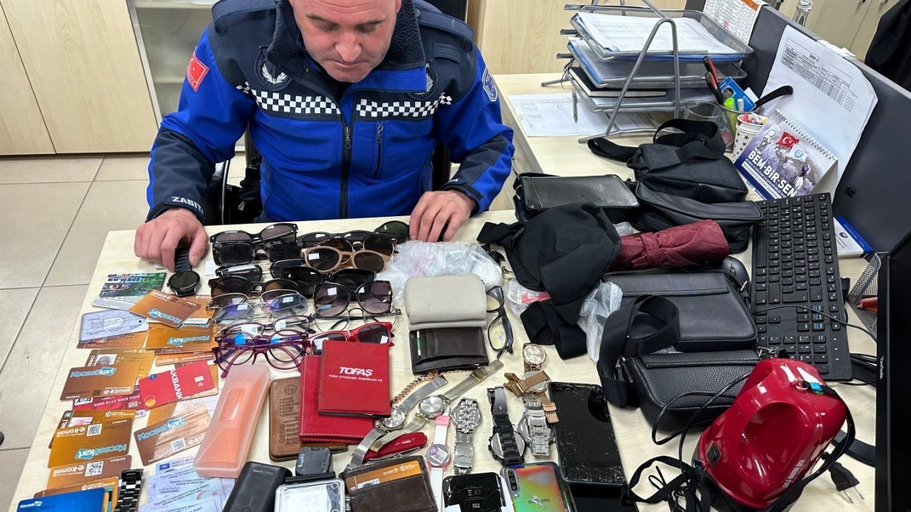 Kocaeli’de kayıp eşyalar "Alo 153" ile sahiplerini bekliyor
