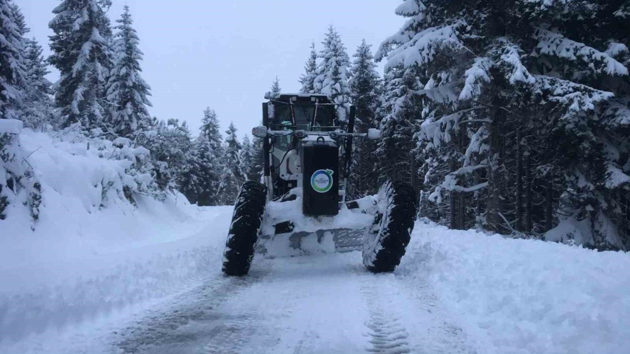 Ordu’da karla mücadele: 134 mahalle yolu ile 15 hasta ve 7 cenazeye müdahale edildi