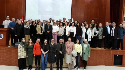 Prof. Dr. Kök, 37 yıllık meslek hayatı deneyimlerini öğrencileriyle paylaştı