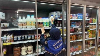 Raflarda bulunan tarihi geçmiş ürünler imha edildi