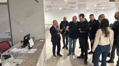 Rektör Sözbir, hastaneyi inceledi hastalarla sohbet etti