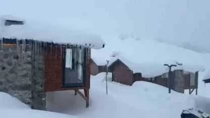 Rize’de yüksek tepeler beyaza büründü