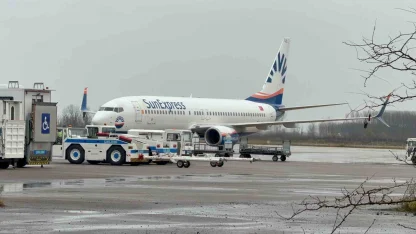 Samsun’da martı sürüsüne çarpan yolcu uçağı, kontrollerin ardından havalandı