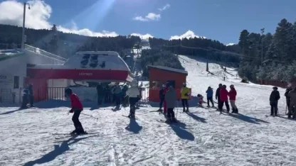 Sarıkamış Kayak Merkezi’nde hafta sonu yoğunluğu