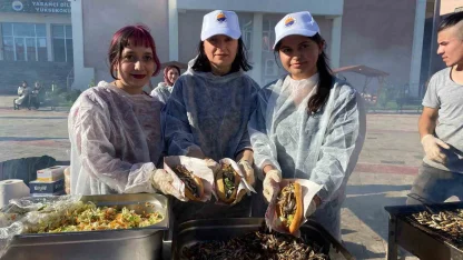 Sinop’ta şenlikte 1 ton hamsi tüketildi