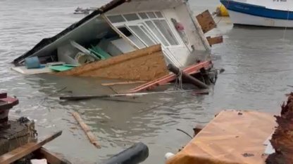 Sinop’ta şiddetli fırtına, balıkçı barınağına zarar verdi