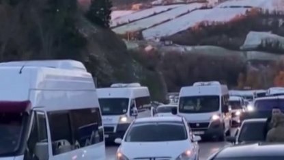 Sinop’ta yol buz tuttu, araçlar yolda kaldı