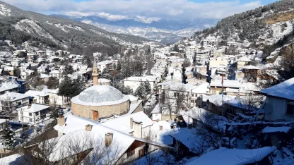 Tarihi osmanlı kasabasında kış güzelliği