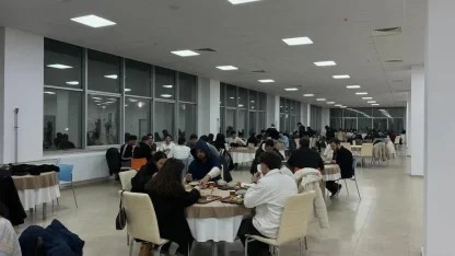 Uluslararası öğrenciler gönüllü rehberleriyle buluştu