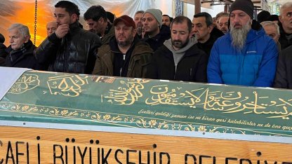 Ünlü oyuncu Serkan Keskin’in babası son yolculuğuna uğurlandı