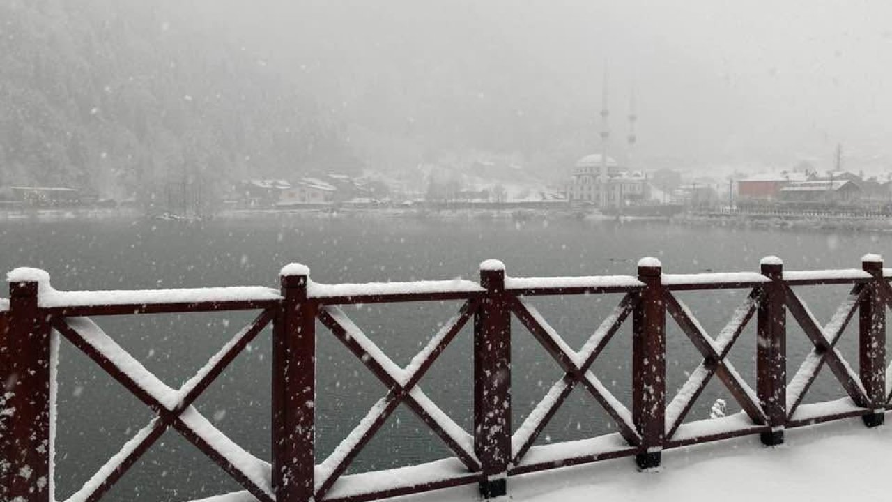 Uzungöl beyaz gelinliğini giydi, kar kalınlığı 15 santimetreye ulaştı