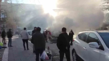 Yanan kamyonete ilk müdahaleyi vatandaşlar yaptı