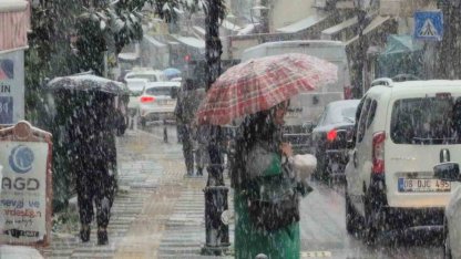 Yılın son kar yağışı 5 dakikada Bartın’ı beyaza bürüdü