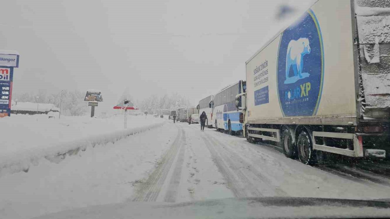 Zonguldak-Ankara yolunda trafik kilitlendi
