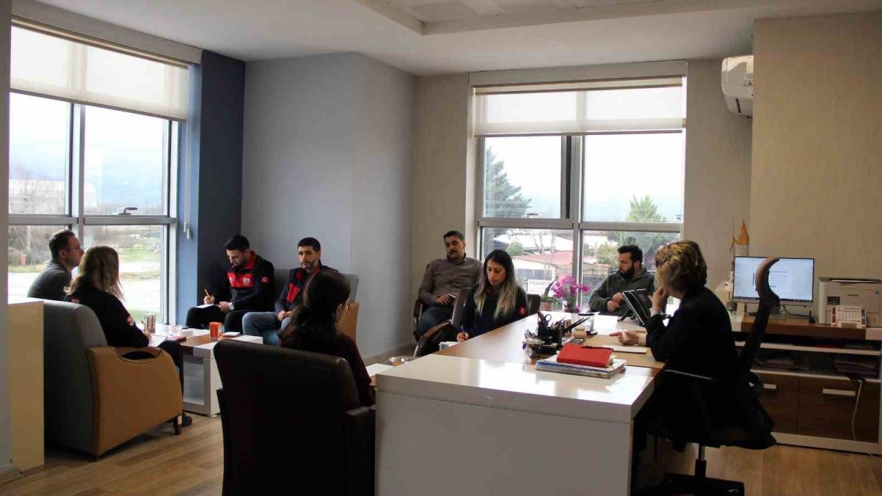 112 Acil Çağrı Merkezi’nde değerlendirme toplantısı gerçekleştirildi