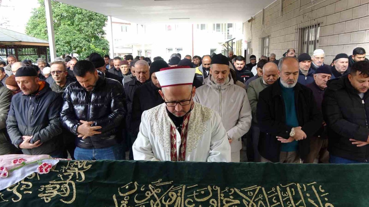 6.5 aydır teşhis konulamayan genç kızın ailesi cenazesini aldı