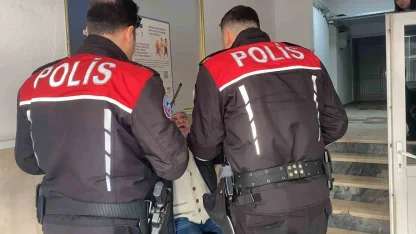 Alkollü bir vatandaş, yardım aldığı vakıfta olay çıkardı